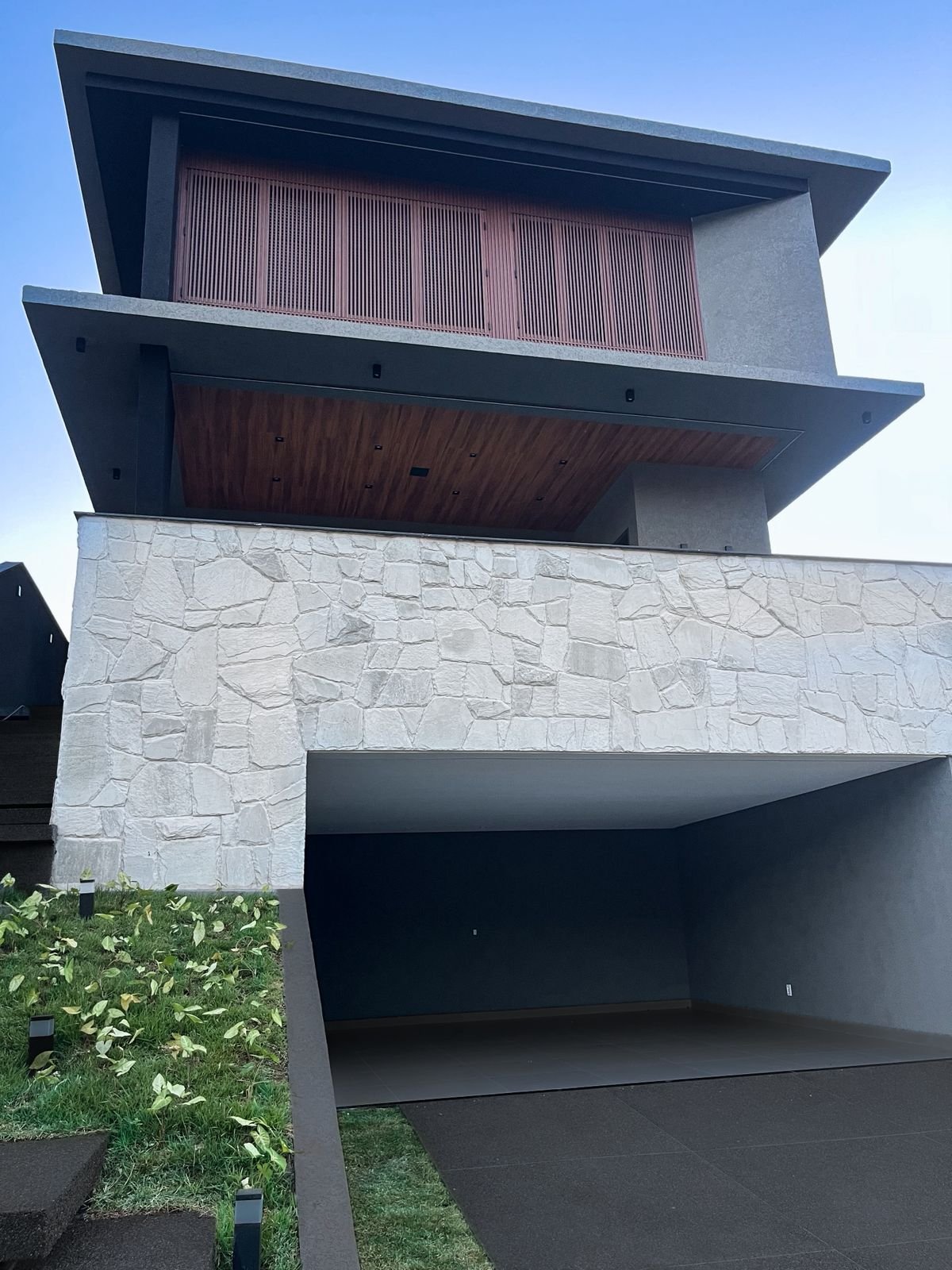 Casa Triplex 3 Suítes Vista Mata Jardins Barcelona - 300m² 4 Vagas Piscina Automação