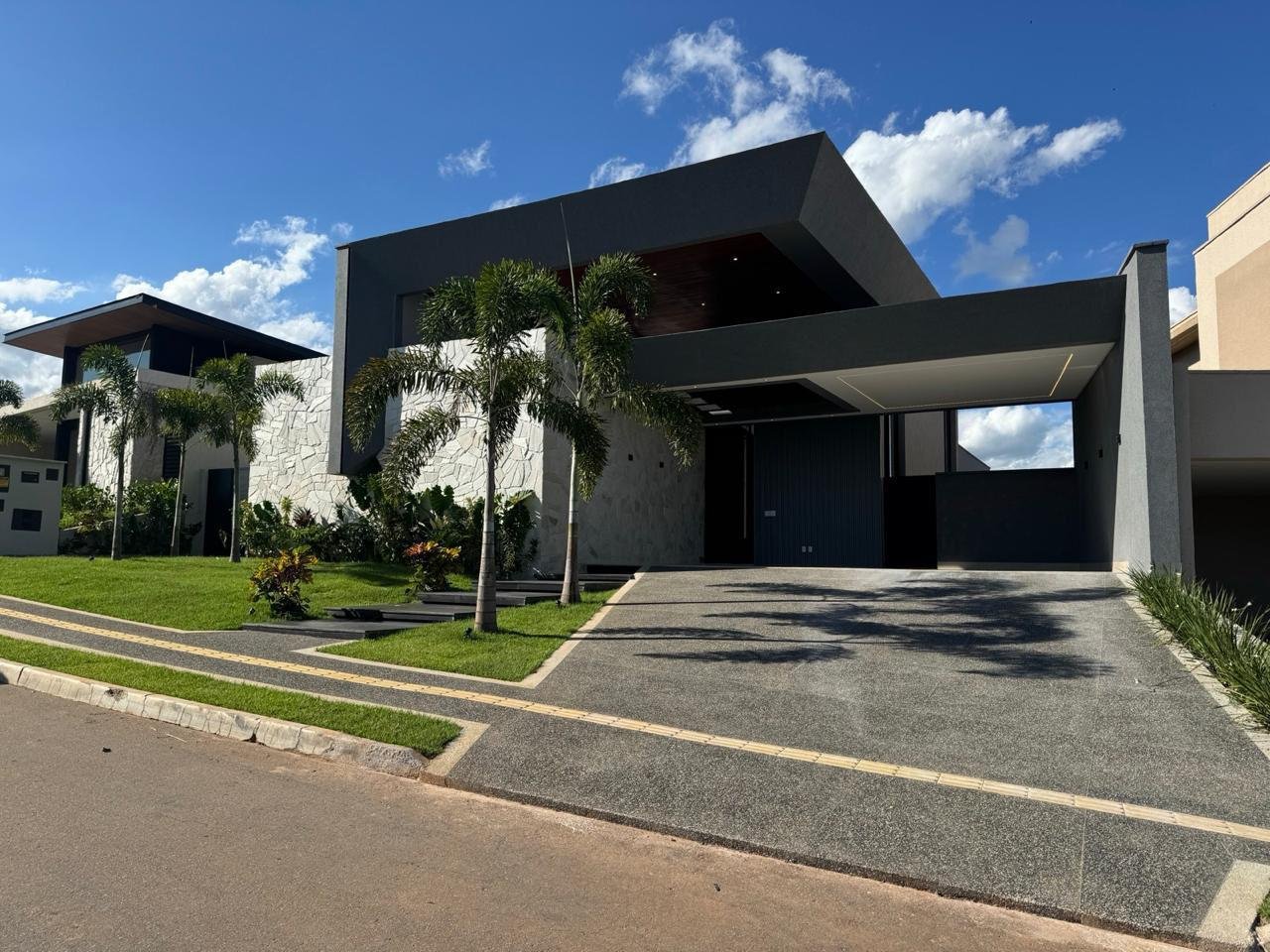 Casa 3 Suítes Portal do Sol Garden Golf - Arquiteto Leandro Francis - Piscina Aquecida - 567m²