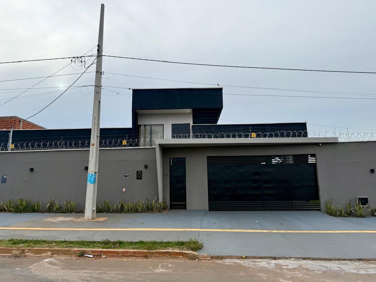 Casa 3 Quartos Semi-Nova Mobiliada Papillon Park - Lote Esquina 407m² - Parque Amazônia