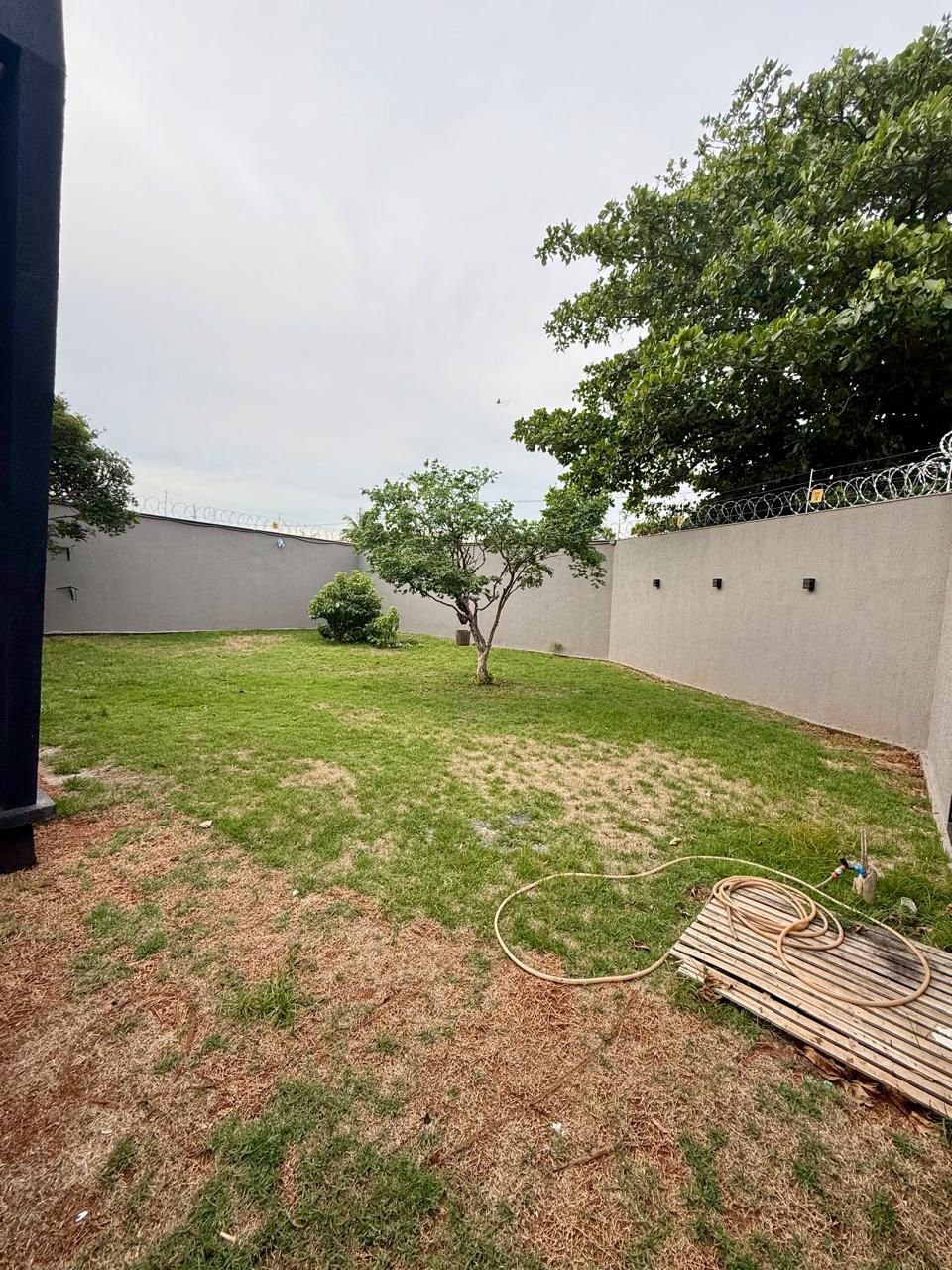 Casa 3 Quartos Semi-Nova Mobiliada Papillon Park - Lote Esquina 407m² - Parque Amazônia