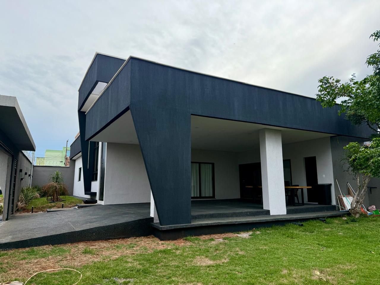 Casa 3 Quartos Semi-Nova Mobiliada Papillon Park - Lote Esquina 407m² - Parque Amazônia