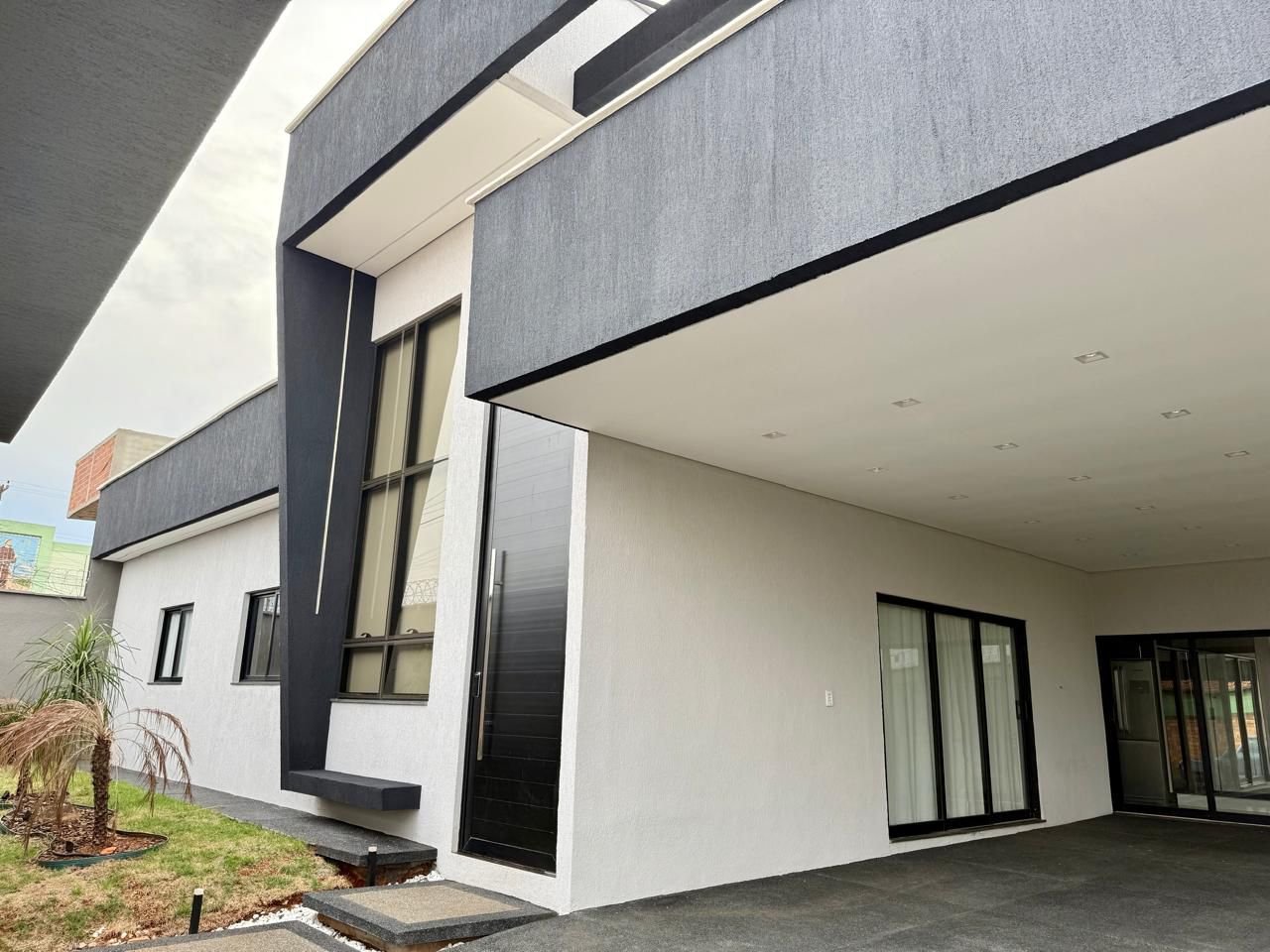 Casa 3 Quartos Semi-Nova Mobiliada Papillon Park - Lote Esquina 407m² - Parque Amazônia