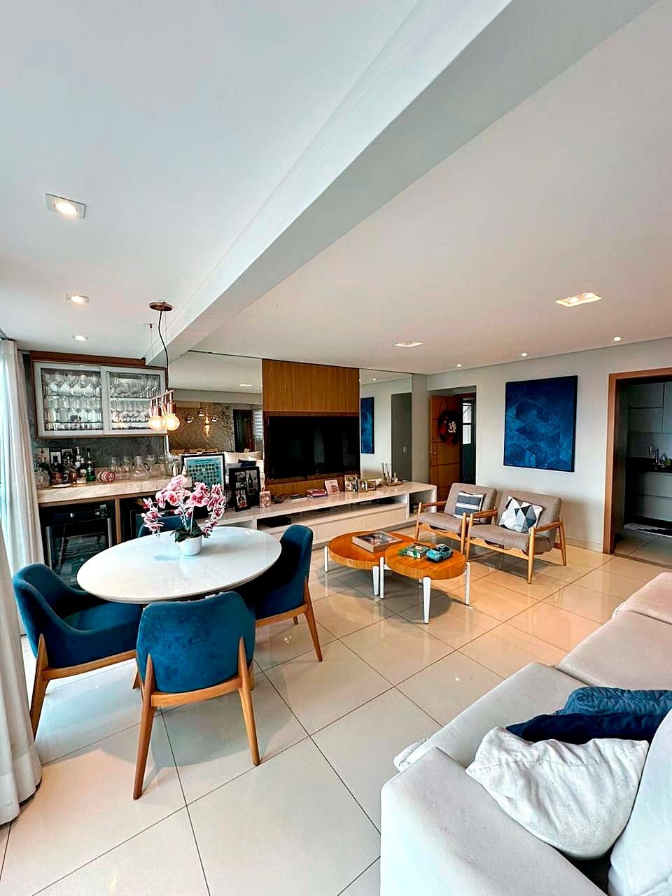 Apartamento 2 Quartos Mobiliado Setor Bueno - 94m² - 2 Vagas - Vista Privilegiada