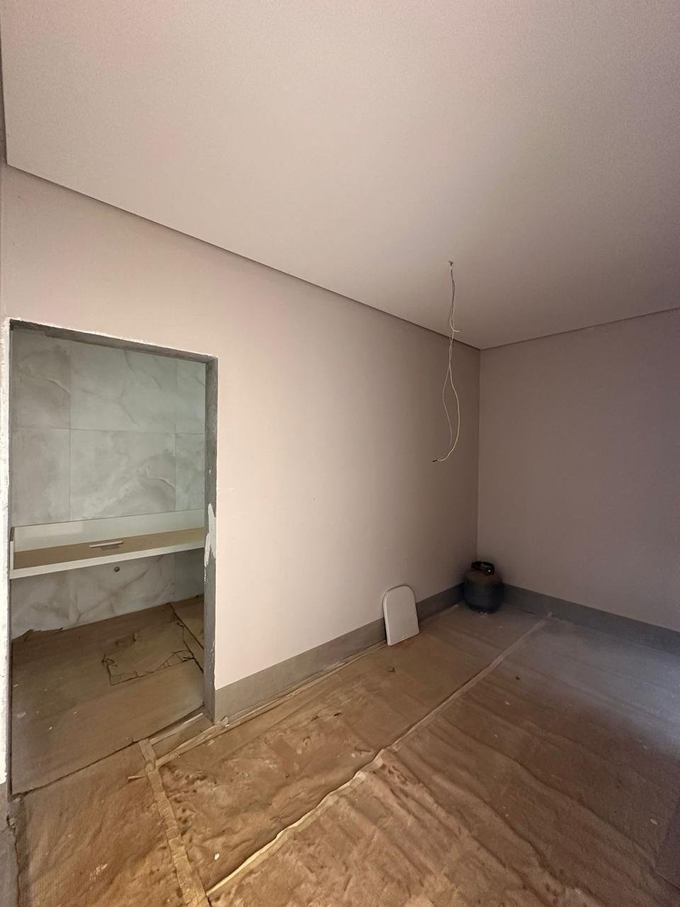 Casa Luxuosa em Construção - 4 Suítes com Área Gourmet e Piscina