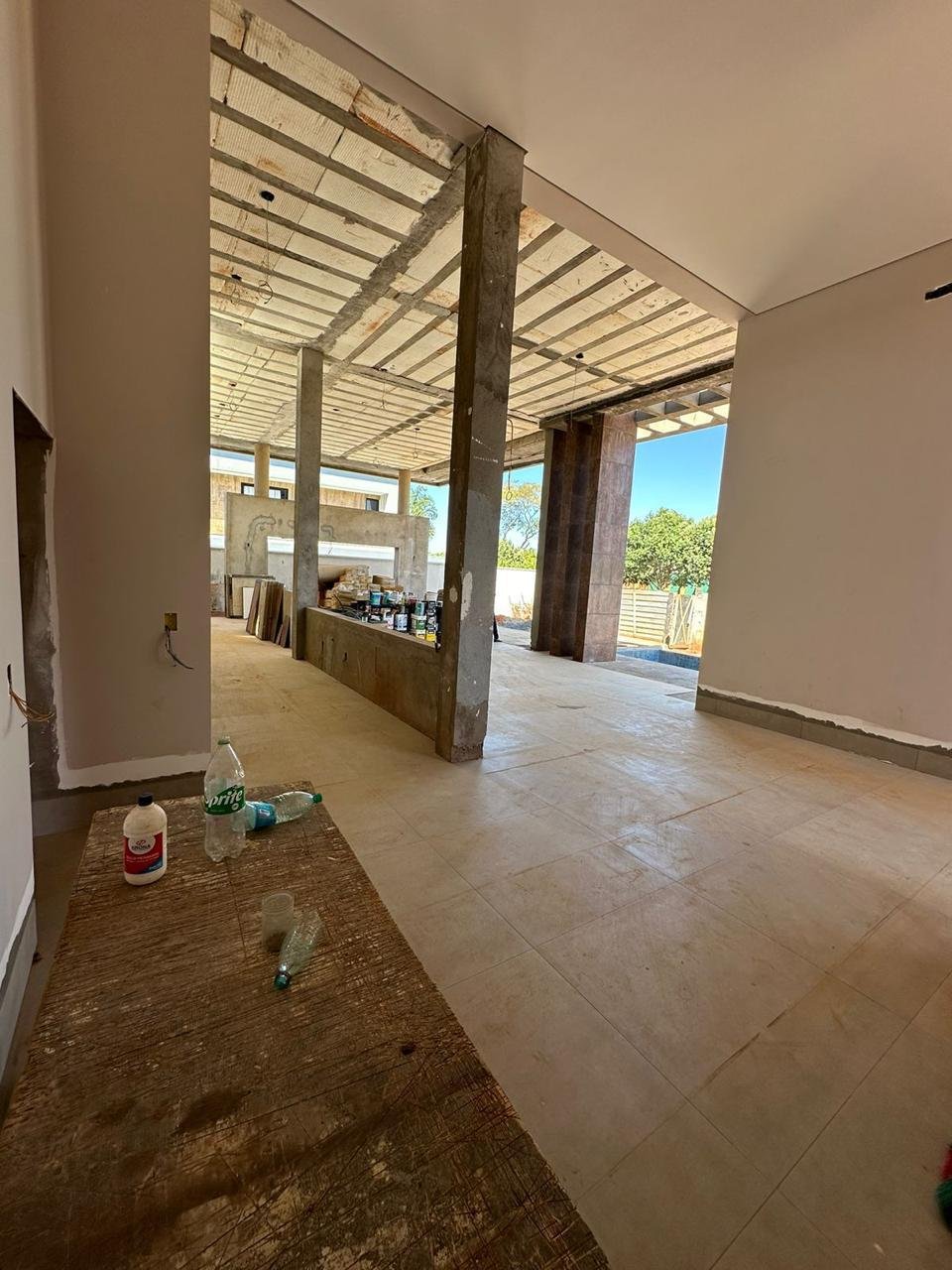 Casa Luxuosa em Construção - 4 Suítes com Área Gourmet e Piscina