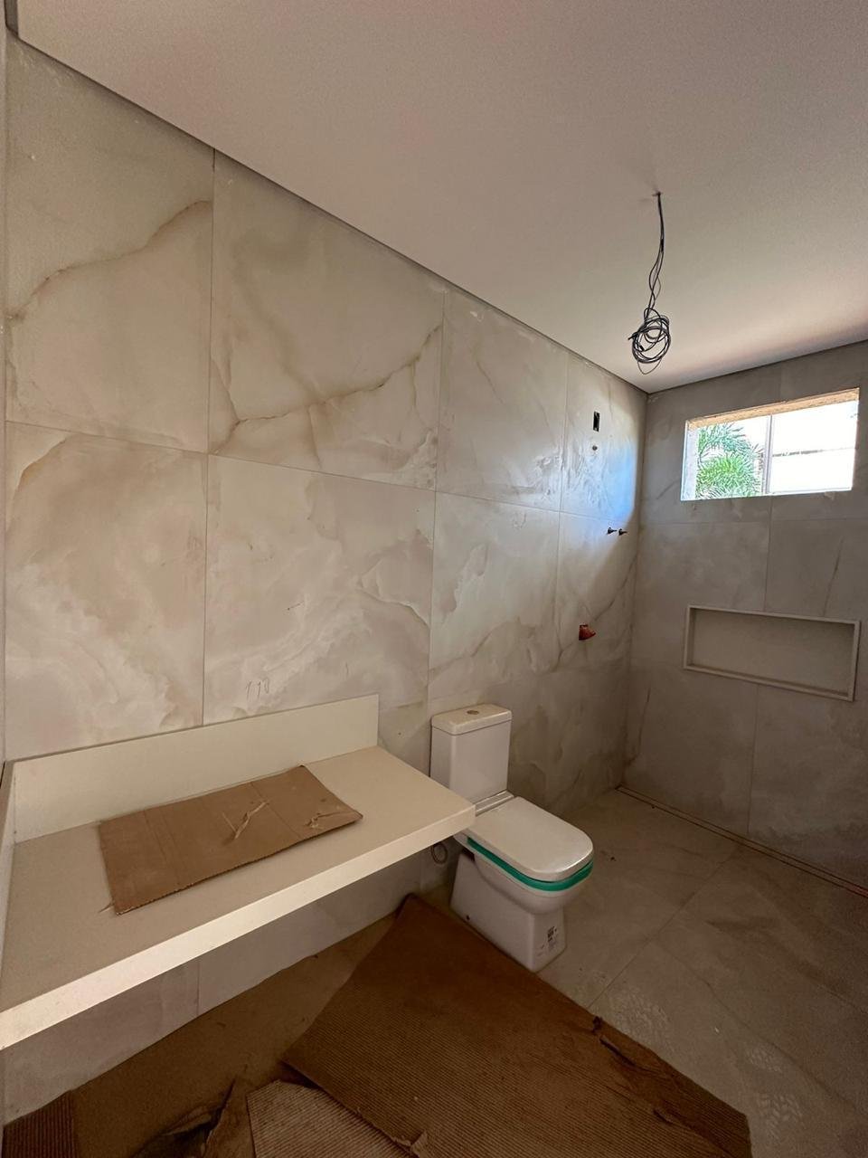 Casa Luxuosa em Construção - 4 Suítes com Área Gourmet e Piscina