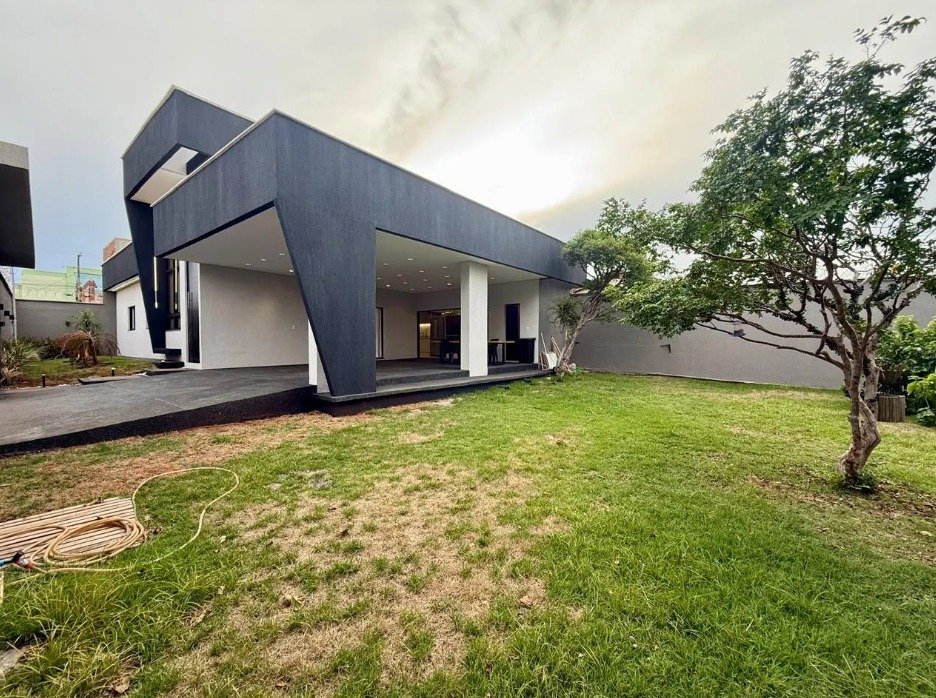 Casa Semi-Nova 3 Quartos 2 Suítes Mobiliada - Papillon Park - Lote 407m²