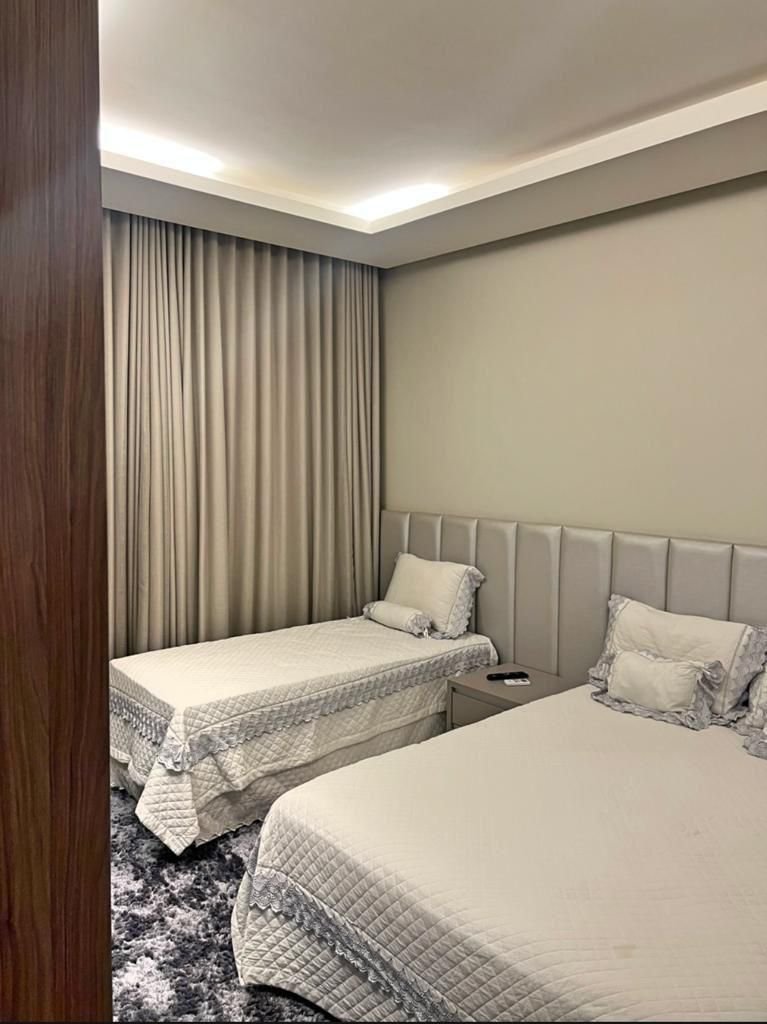 Sobrado Alto Padrão 5 Suítes 470m² com Piscina - Jardins Lisboa