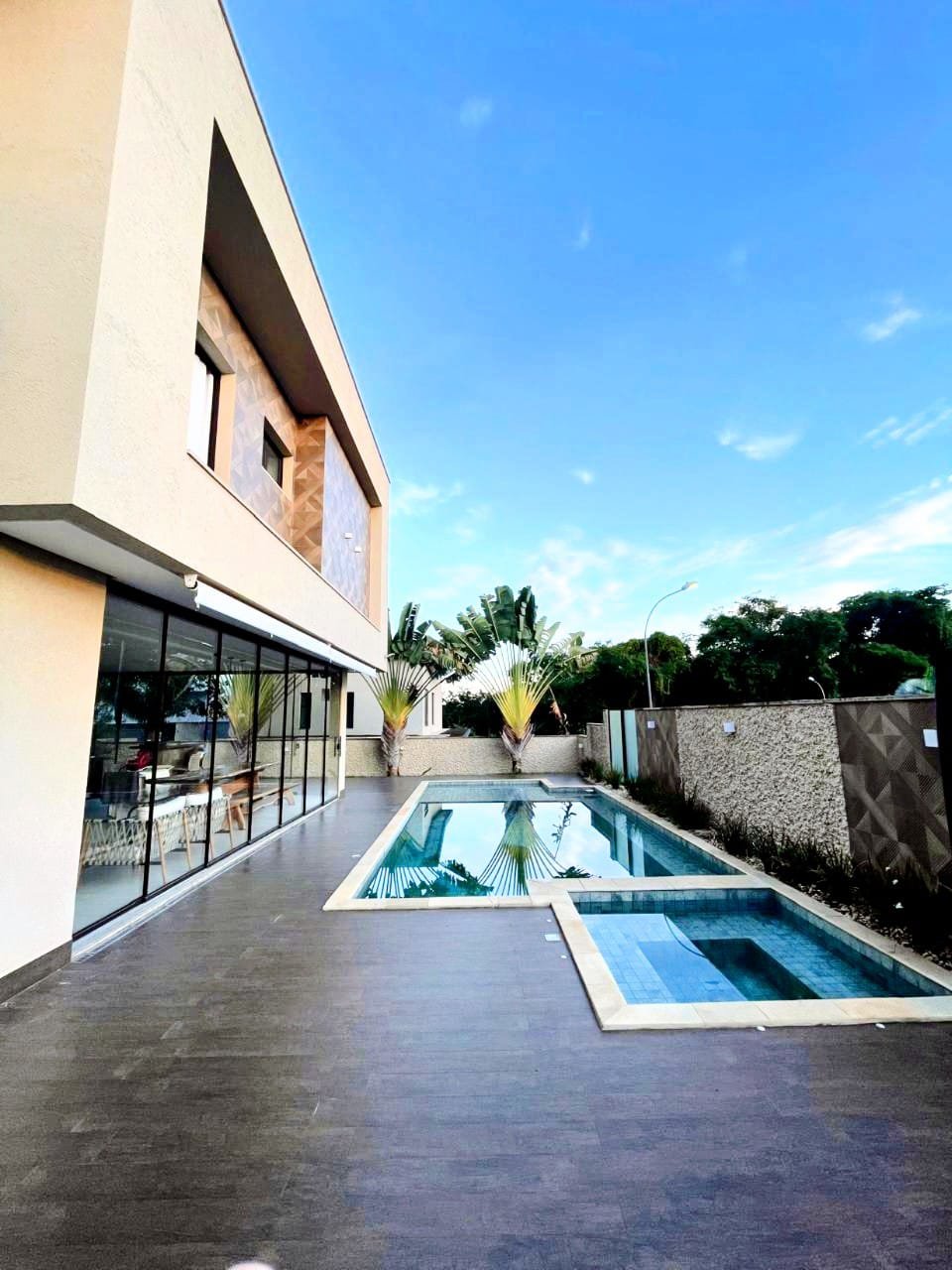 Sobrado 3 Suítes com Piscina e SPA - Fazenda Vau das Pombas - Condomínio Fechado - 510m²