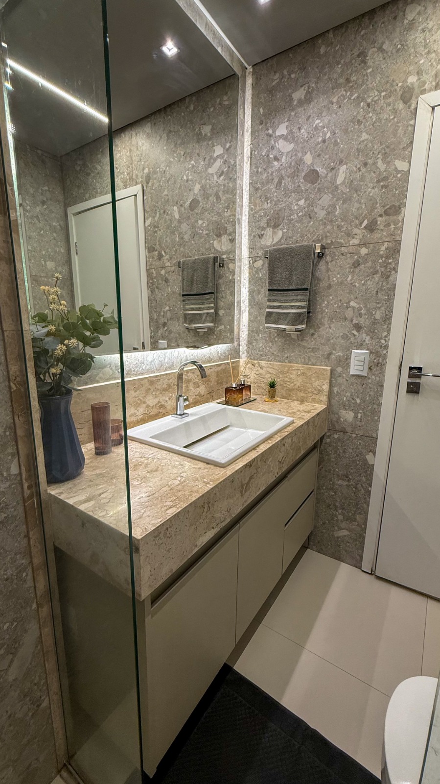 Apartamento 2 Quartos com Suíte - Residencial Lux Flamboyant