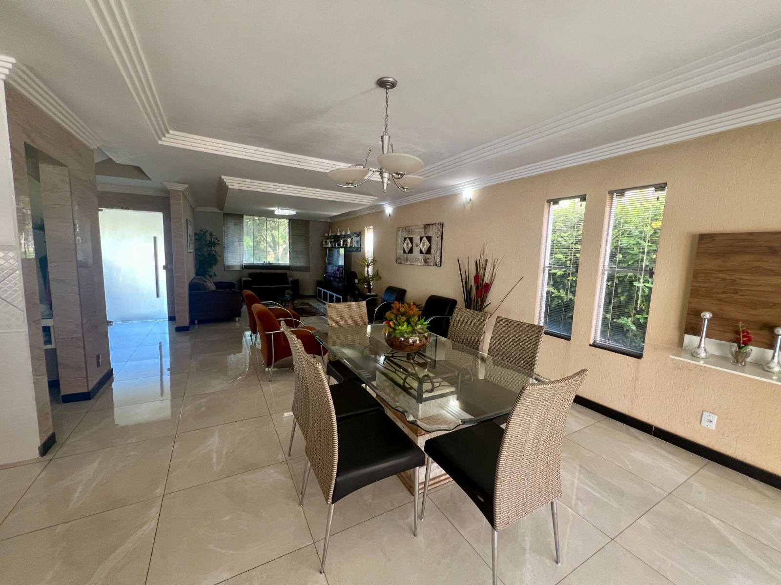 Casa Térrea à Venda no Portal do Sol 1 – Goiânia | 260 m² | 3 Suítes