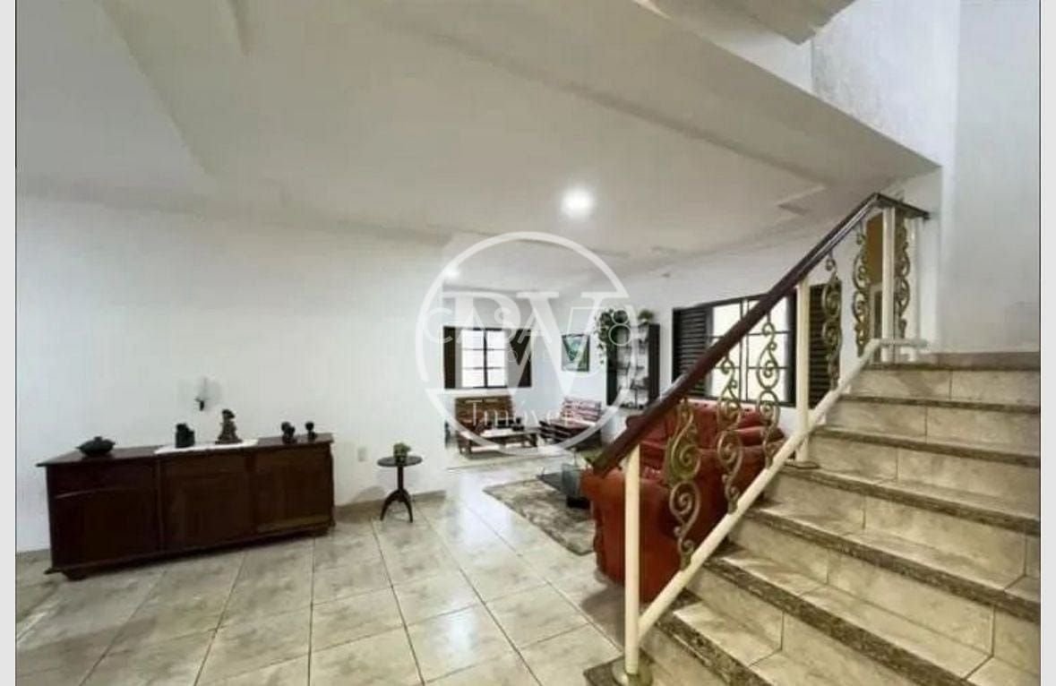 Sobrado 4 Suítes no Setor Jaó - 420m² - Próximo aos Lagos - Escritório Independente