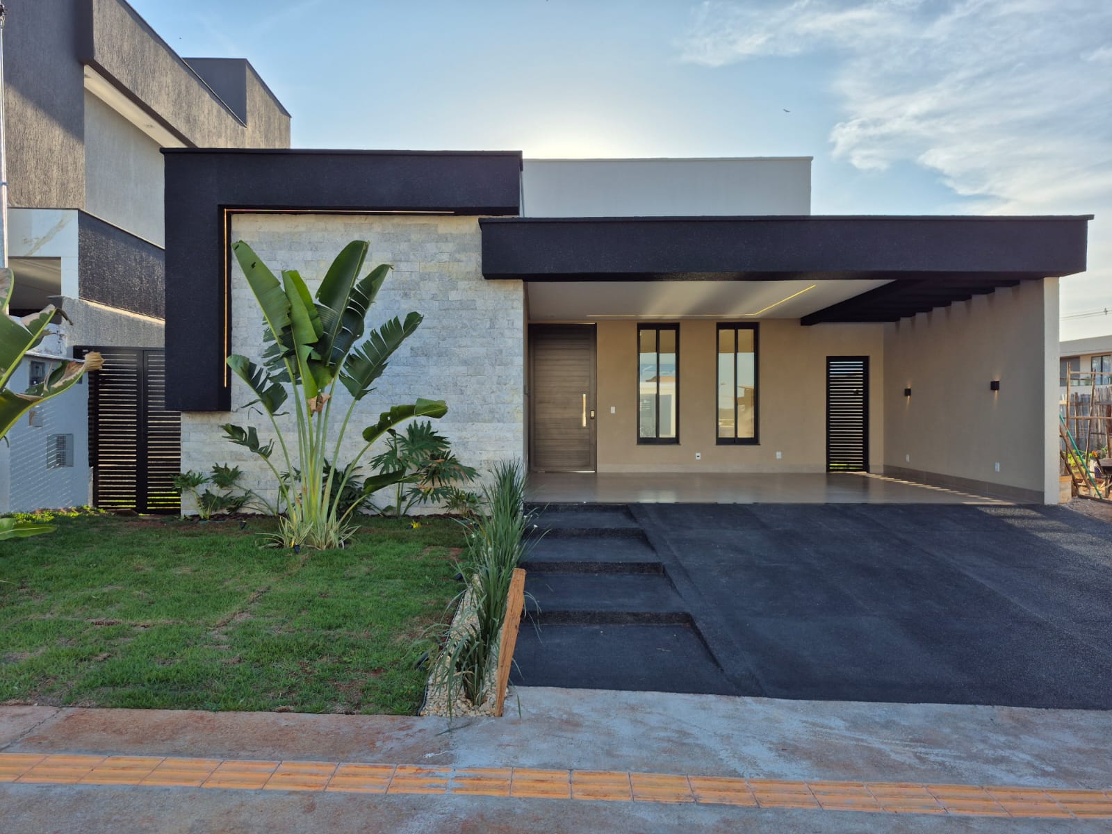 Casa à venda, Residencial Villagio Toscana, 4 Quartos com 3 Suítes