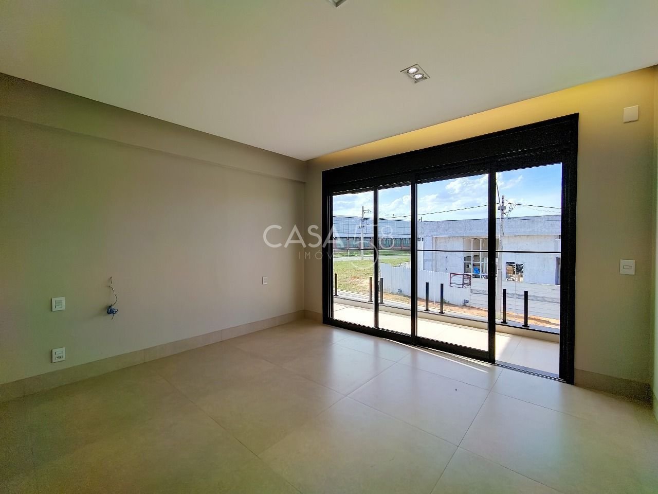 Sobrado Alto Padrão à Venda no Condomínio Jardins Versalhes – 3 Suítes | 212m²