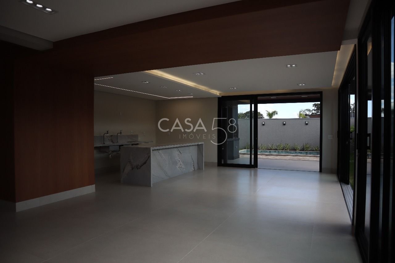 Sobrado Alto Padrão à Venda no Condomínio Jardins Versalhes – 3 Suítes | 212m²