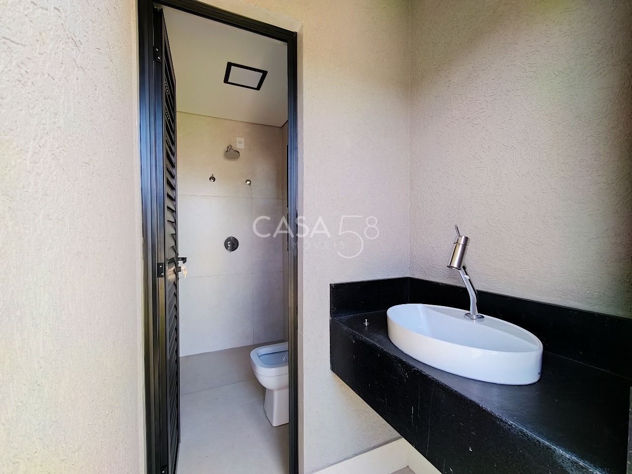 Sobrado Alto Padrão à Venda no Condomínio Jardins Versalhes – 3 Suítes | 212m²