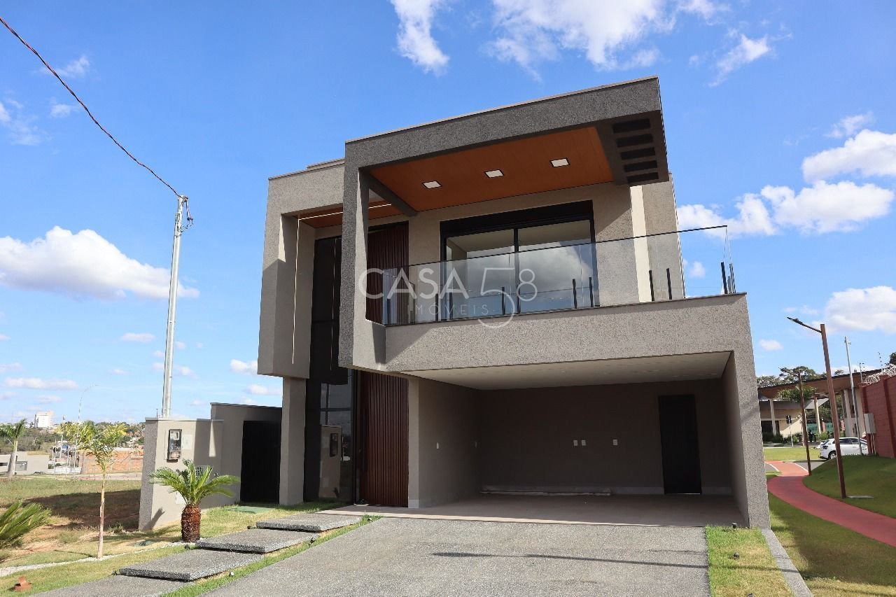 Sobrado Alto Padrão à Venda no Condomínio Jardins Versalhes – 3 Suítes | 212m²