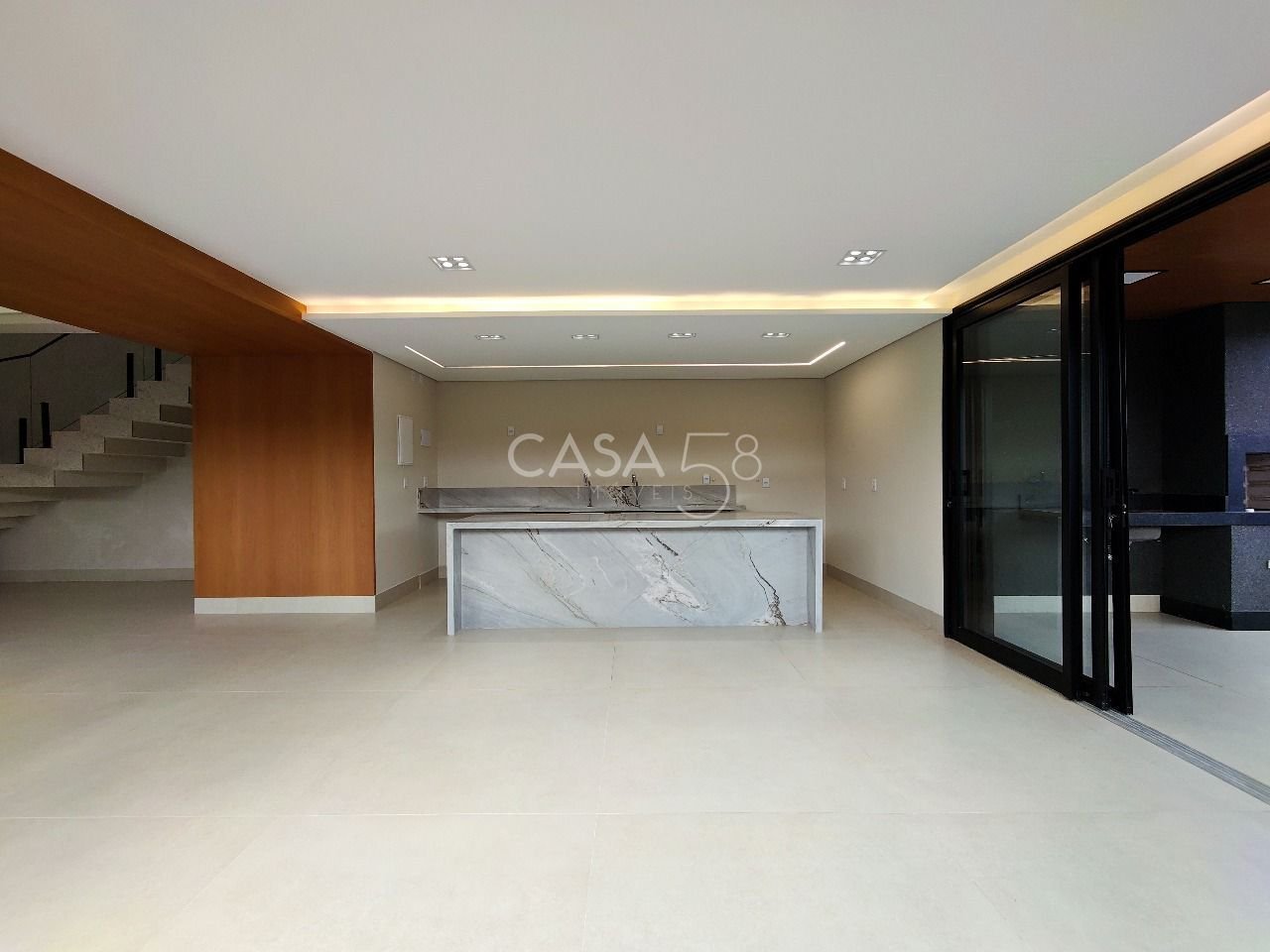 Sobrado Alto Padrão à Venda no Condomínio Jardins Versalhes – 3 Suítes | 212m²