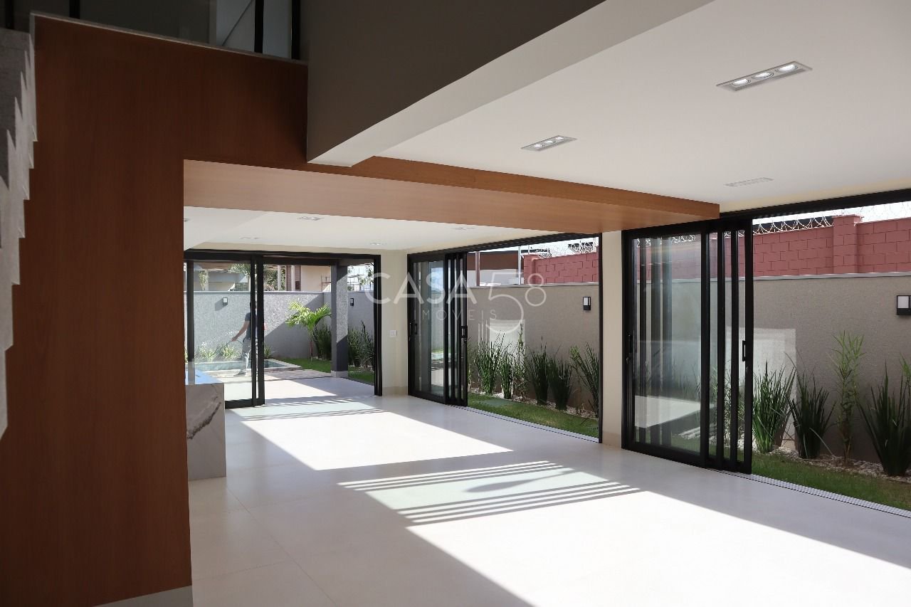 Sobrado Alto Padrão à Venda no Condomínio Jardins Versalhes – 3 Suítes | 212m²