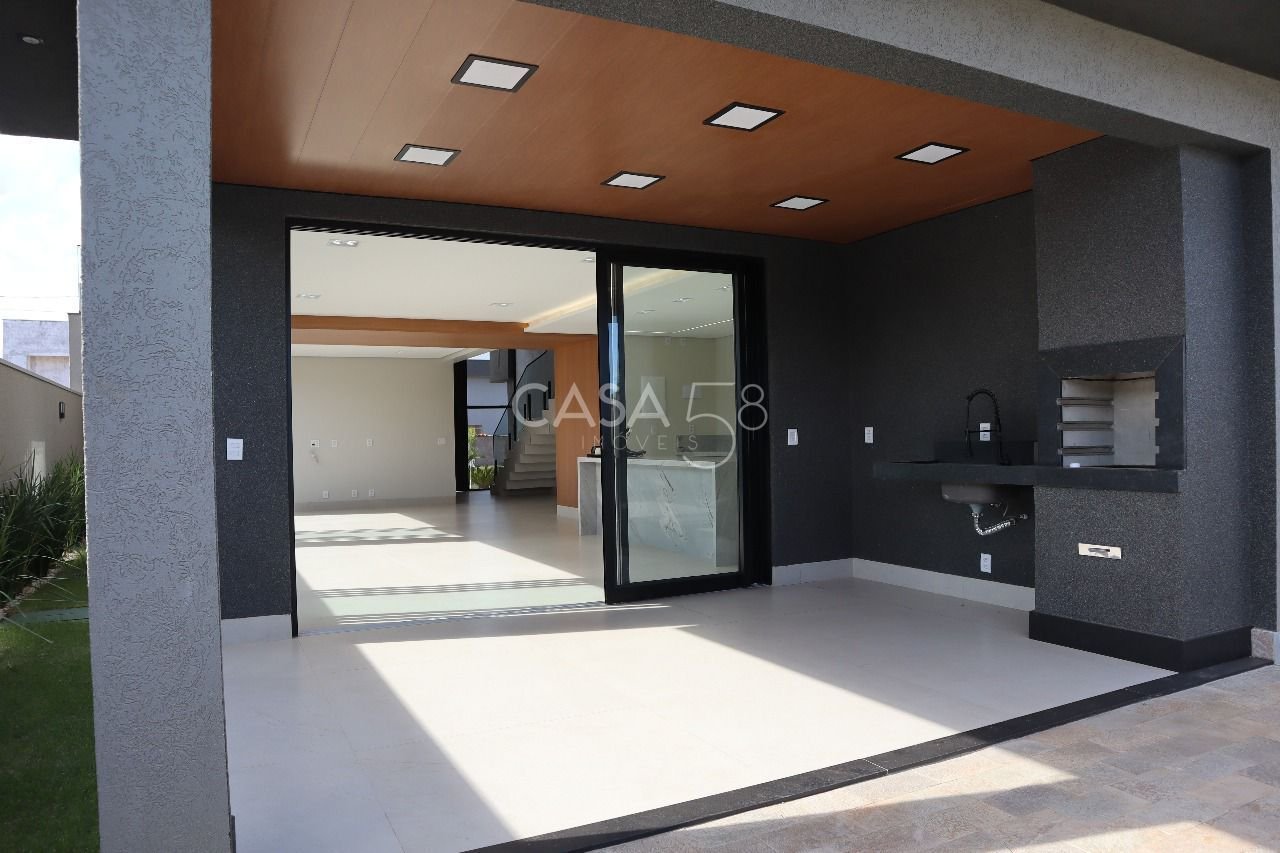 Sobrado Alto Padrão à Venda no Condomínio Jardins Versalhes – 3 Suítes | 212m²